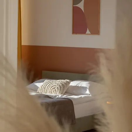 For 6 People Near Royal Baths Park By Renters Prestige Apartament *