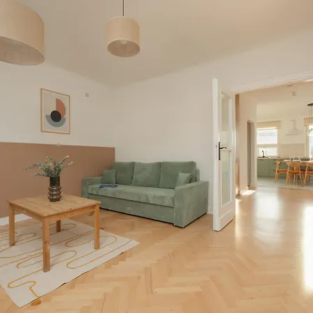 For 6 People Near Royal Baths Park By Renters Prestige 公寓
