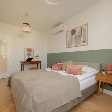 公寓 For 6 People Near Royal Baths Park By Renters Prestige 华沙